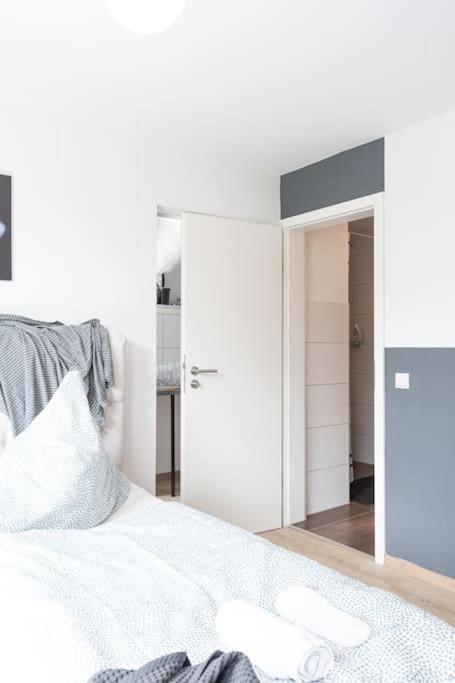 - Cozy Apartment In The Heart Of Duisburg With New York Design & Betten & Sofa - 5 Mins Central Station Hbf - Big Tv & Wifi -- Zewnętrze zdjęcie
