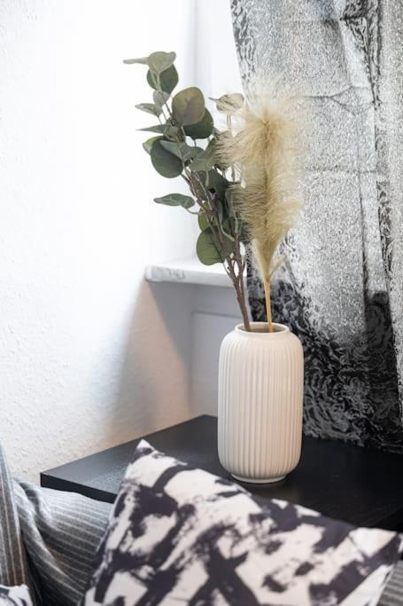 - Cozy Apartment In The Heart Of Duisburg With New York Design & Betten & Sofa - 5 Mins Central Station Hbf - Big Tv & Wifi -- Zewnętrze zdjęcie