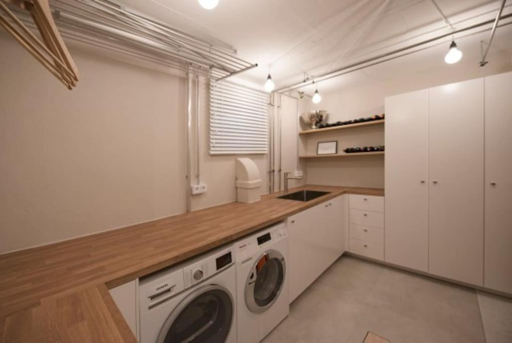 - Cozy Apartment In The Heart Of Duisburg With New York Design & Betten & Sofa - 5 Mins Central Station Hbf - Big Tv & Wifi -- Zewnętrze zdjęcie