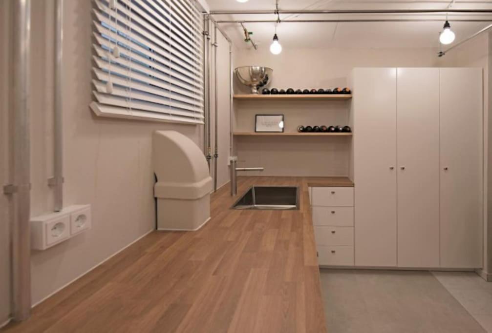 - Cozy Apartment In The Heart Of Duisburg With New York Design & Betten & Sofa - 5 Mins Central Station Hbf - Big Tv & Wifi -- Zewnętrze zdjęcie