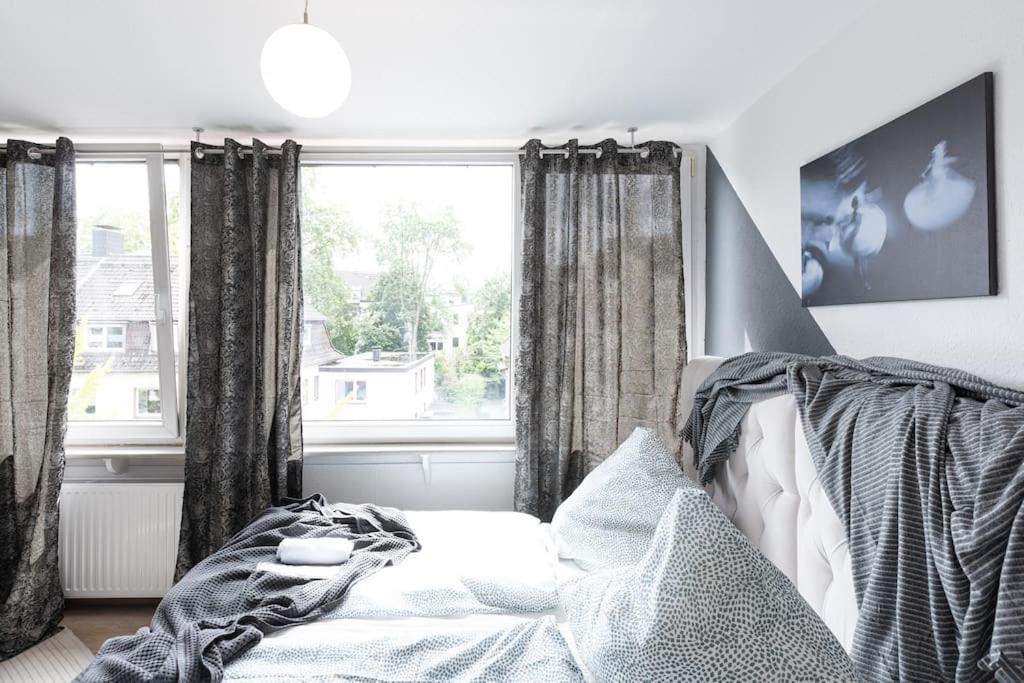 - Cozy Apartment In The Heart Of Duisburg With New York Design & Betten & Sofa - 5 Mins Central Station Hbf - Big Tv & Wifi -- Zewnętrze zdjęcie