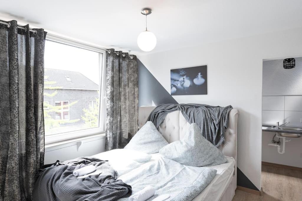 - Cozy Apartment In The Heart Of Duisburg With New York Design & Betten & Sofa - 5 Mins Central Station Hbf - Big Tv & Wifi -- Zewnętrze zdjęcie