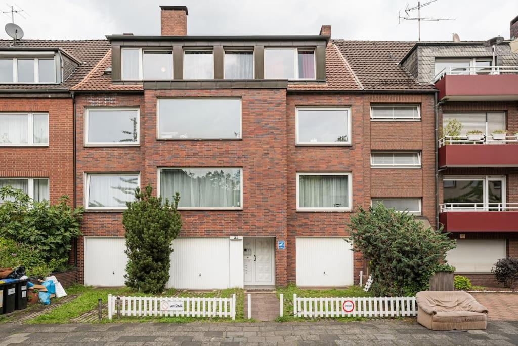 - Cozy Apartment In The Heart Of Duisburg With New York Design & Betten & Sofa - 5 Mins Central Station Hbf - Big Tv & Wifi -- Zewnętrze zdjęcie